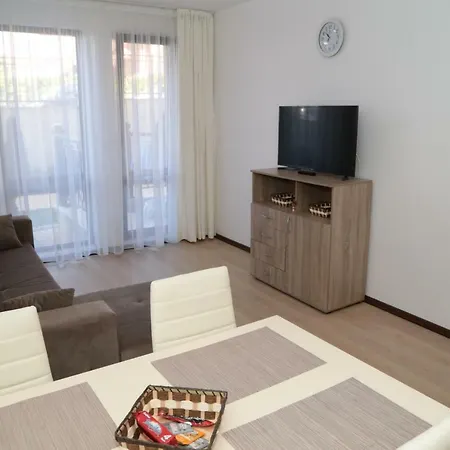 Морски Бряг מלון דירות 4*