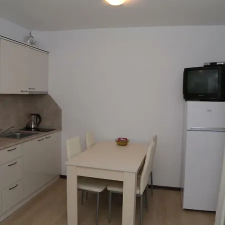 Морски Бряг מלון דירות 4*