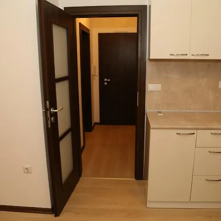 מלון דירות Морски Бряг 4*